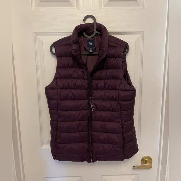 Women’s Puffer Vest - Picture 1 of 3